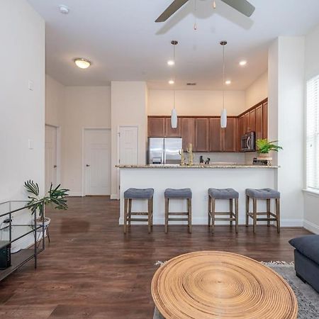 Laid Back 1Br W Comfy Living Room And Bar Charlotte Luaran gambar